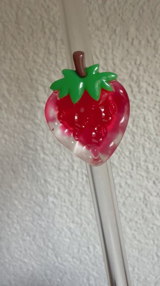 Glastrinkhalm mit Erdbeere – für fruchtige Lieblingsmomente